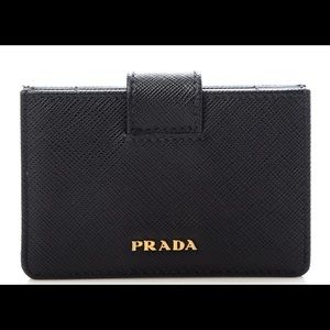 COPY - PRADA
Saffiano Metal Accordion Card